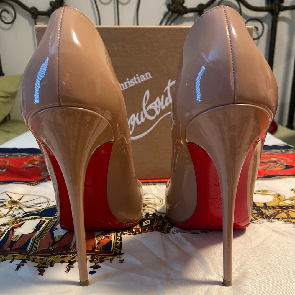 Christian Louboutin- So Kate